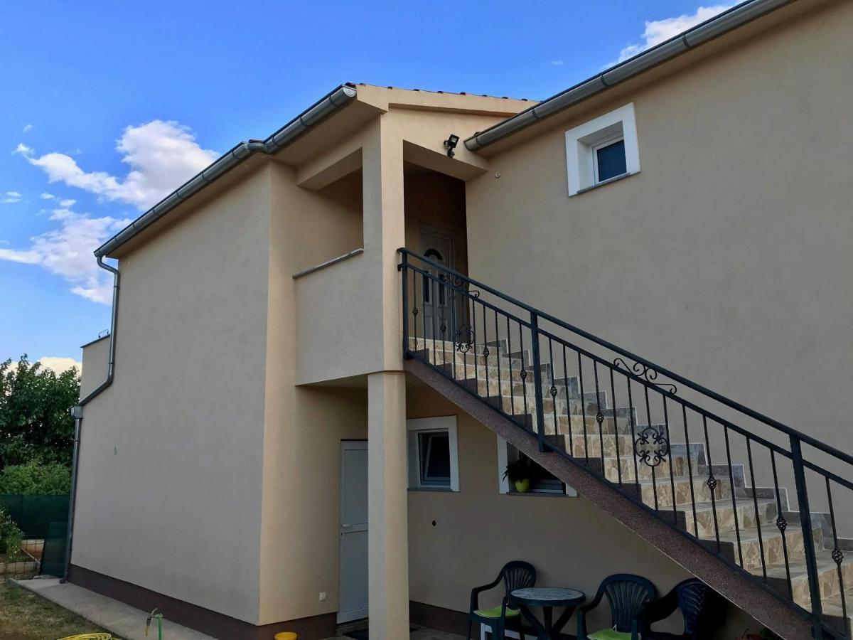 Apartman Laura Tribalj Exteriér fotografie
